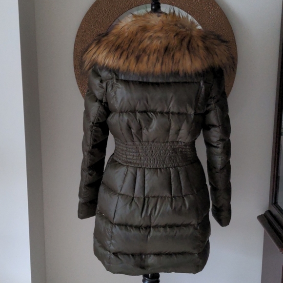 Laundry Coat - Picture 3 of 15